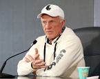 Грега Нормана уволят, а Тайгер Вудз и Рори Макилрой будут выступать в LIV Golf?